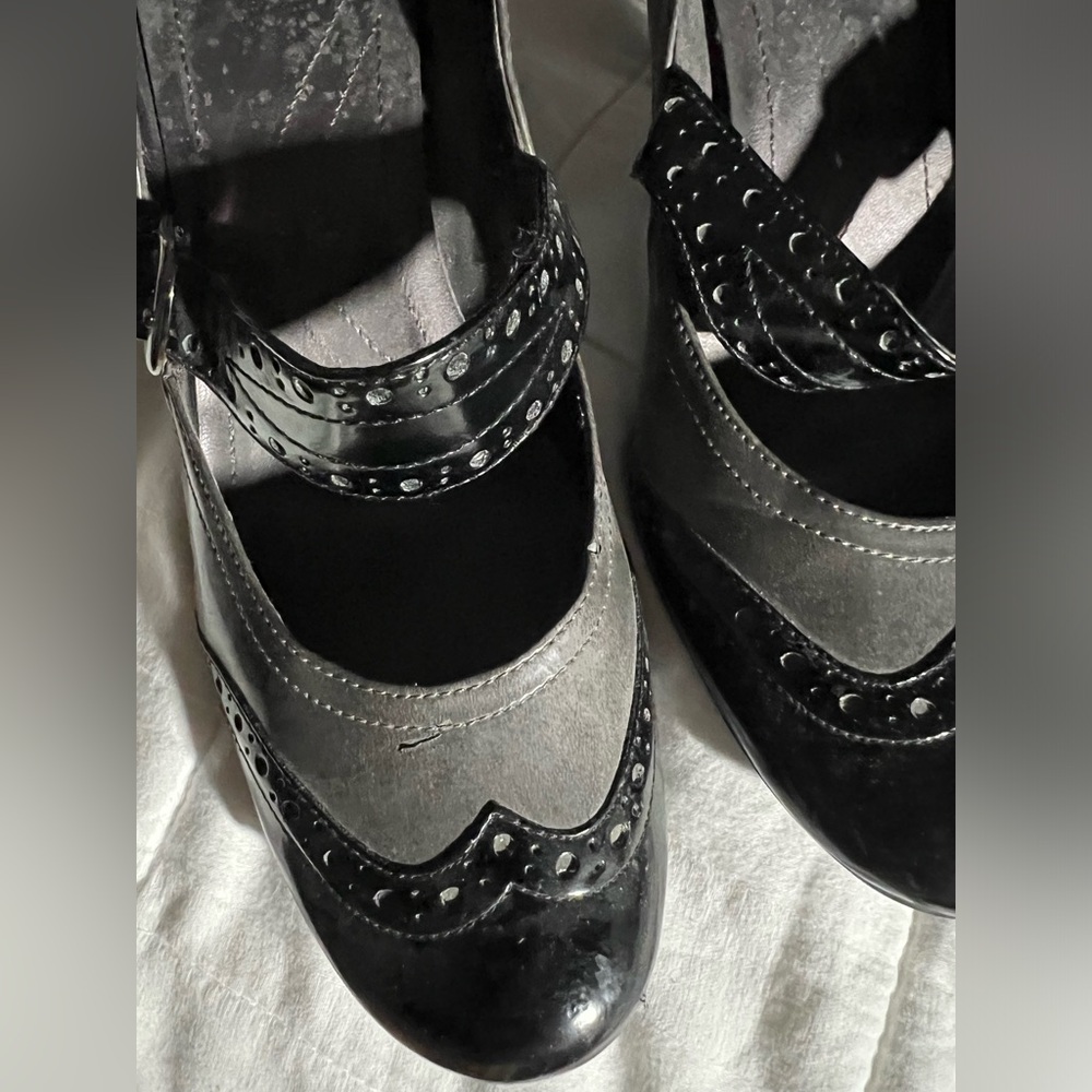Tahari shoes, blk/grey - Picture 5 of 11